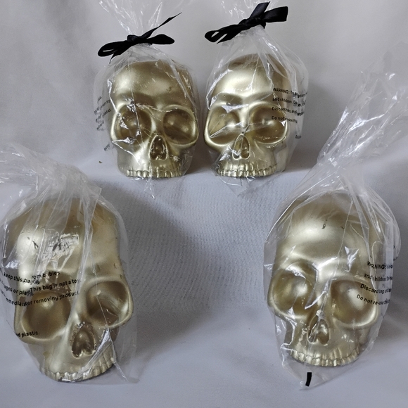 Bundle of 4 Unscented Gold Skull Shaped Candles Halloween Spooky Seasonal Decor - Picture 2 of 15